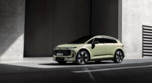 Audi A2 e-tron, kolor pistacjowo-zielony, widok od przodu po skosie